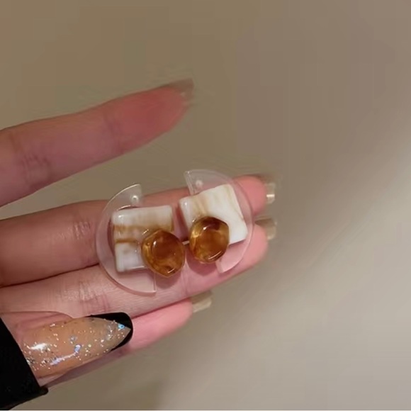 Irregular Shape Earrings - Picture 3 of 3